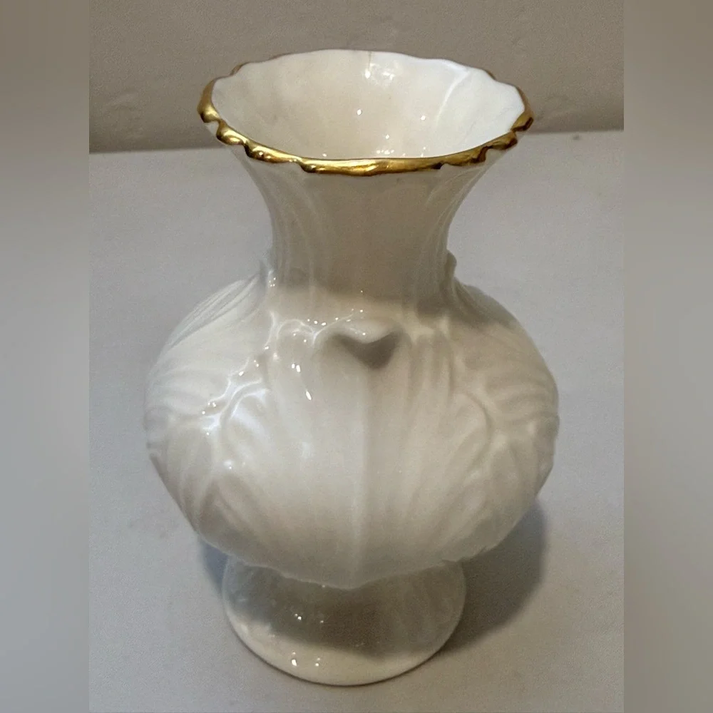 Lenox 24K Gold‎ Trim Elfin Collector Leaf Pattern USA 4.5” Bud Vase!